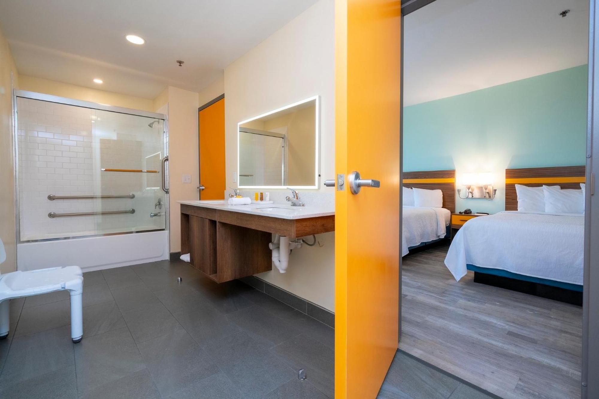 Spot X Orlando Intl Dr By The Red Collection Hotel
