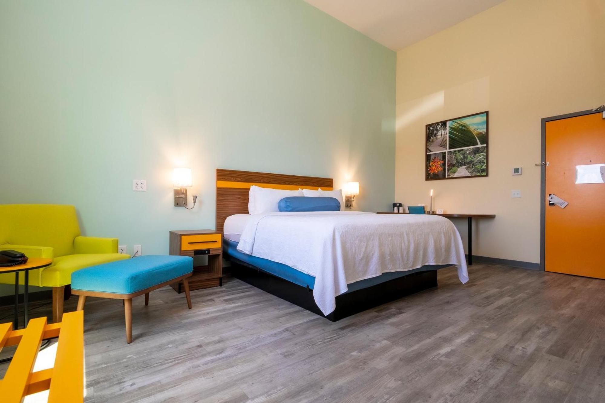 Spot X Orlando Intl Dr By The Red Collection Hotel 3*